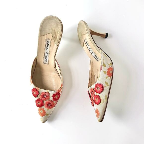 Manolo Blahnik Shoes - Manolo Blahnik Retro Vintage Floral Applique Pointed Toe Kitten Heel Mules 36.5